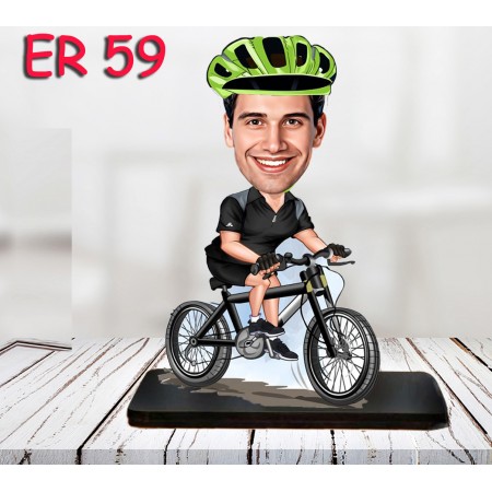 kisiye ozel bisiklet suren erkek