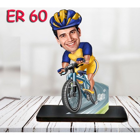 kisiye ozel bisiklet suren erkek