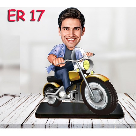 kisiye ozel motor suren erkek