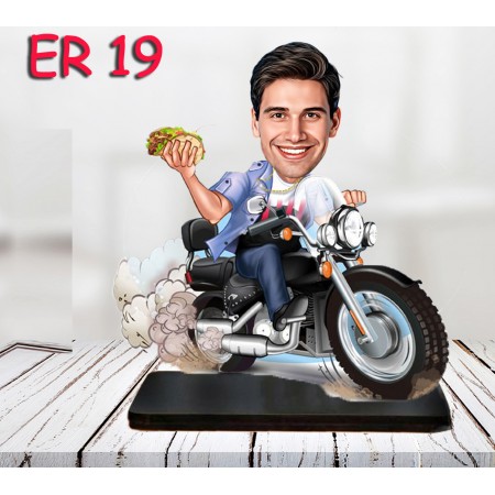 kisiye ozel motor suren erkek