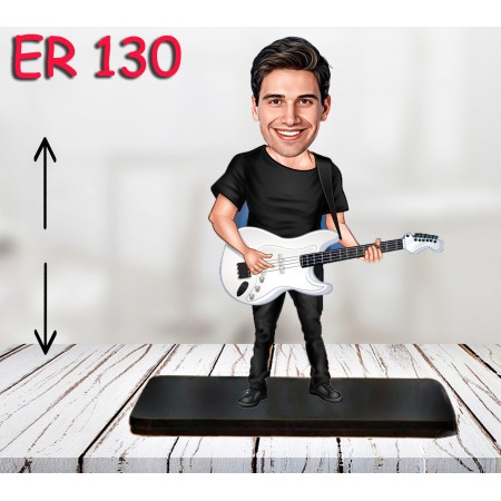 kisiye ozel gitar calan erkek