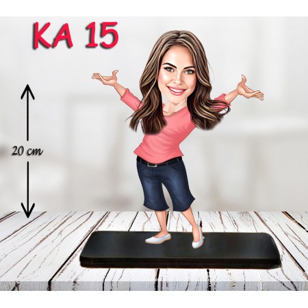 kişiye ozel pembe tshirtli kadın