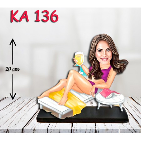 kişiye ozel plajda bira içen kadın